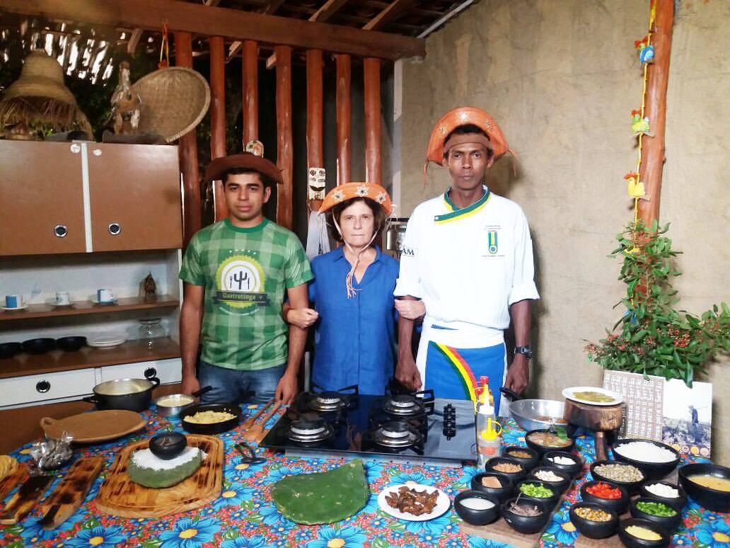 Timóteo Domingos (à esquerda), Neide Duarte (centro) e Rivandro França: a caatinga que os brasileiros não conhecem ainda, virou tema do Globo Repórter.