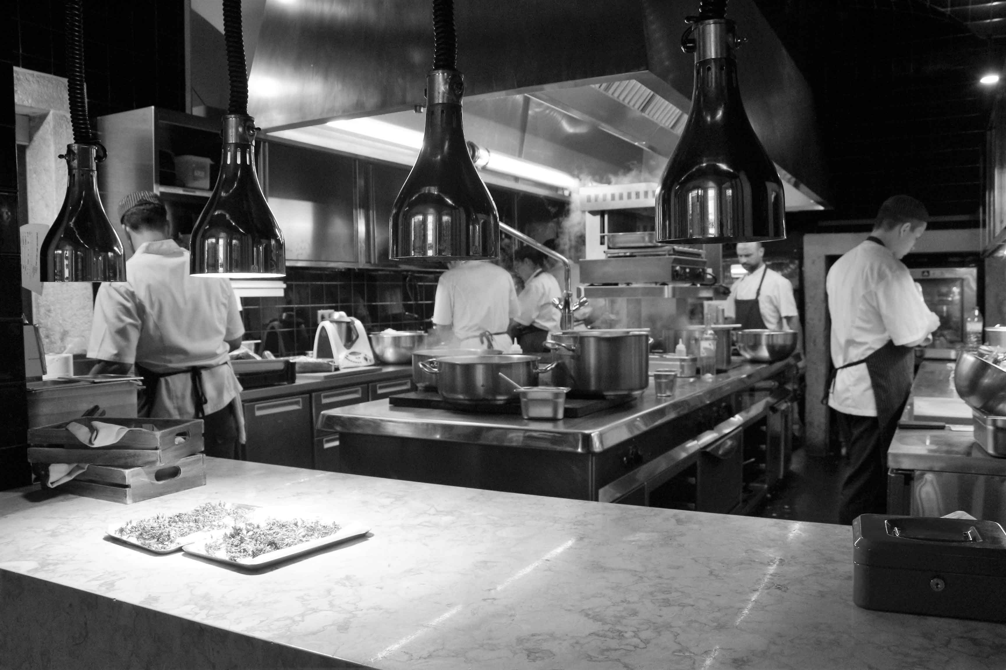 A cozinha aberta do Alma, de Henrique Pessoa